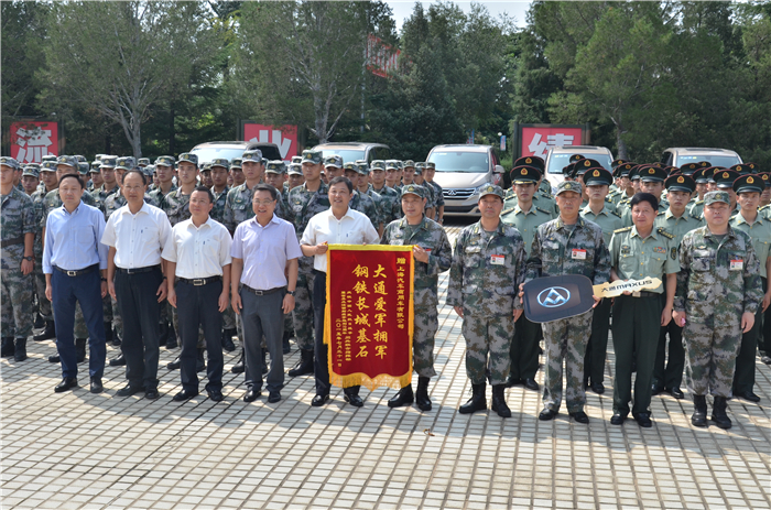 来利国际旗舰厅(中国)官方网站大通G10成为大阅兵指挥用车